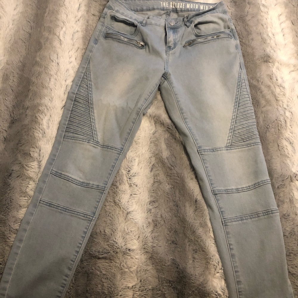 Mid-Rise Light Washed Jeans